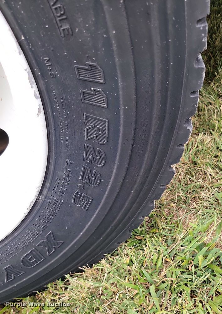 image for item JE9564 2012 Kenworth T440  mobile command center truck