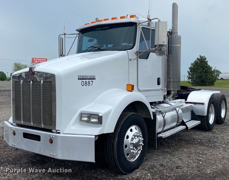 image for item KB9447 2003 Kenworth T800 semi truck