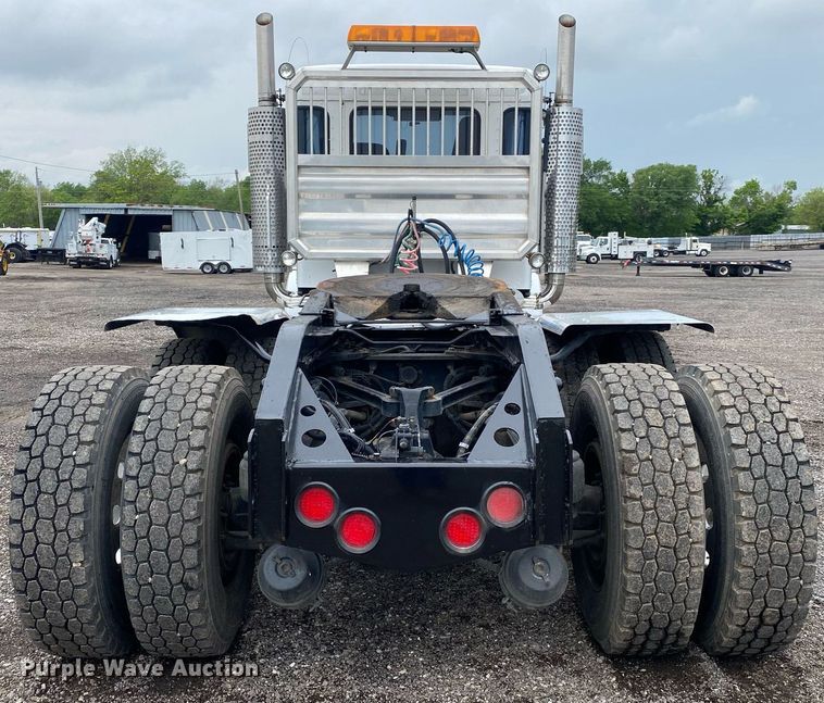 image for item KB9447 2003 Kenworth T800 semi truck