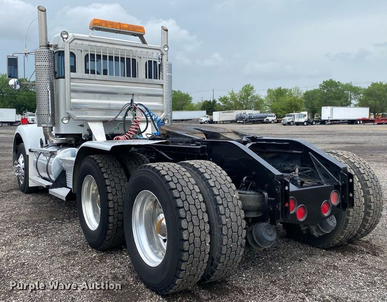 image for item KB9447 2003 Kenworth T800 semi truck