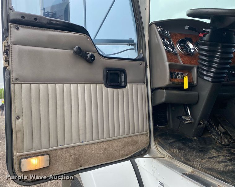 image for item KB9447 2003 Kenworth T800 semi truck