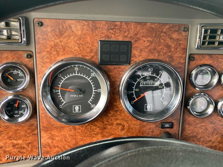 image for item KB9447 2003 Kenworth T800 semi truck