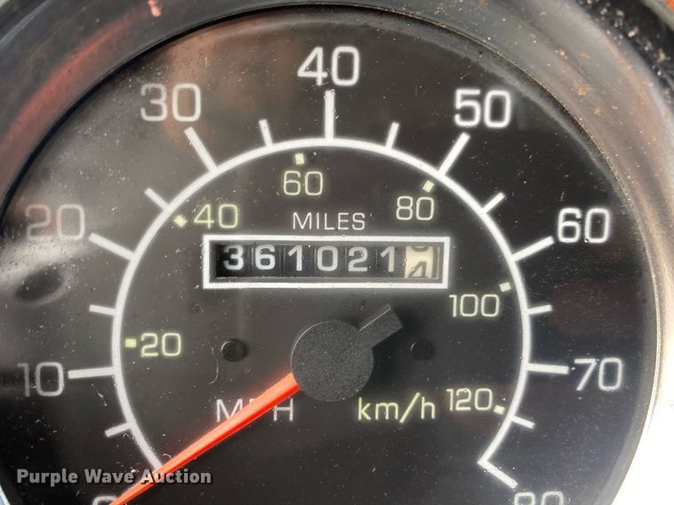 image for item KB9447 2003 Kenworth T800 semi truck