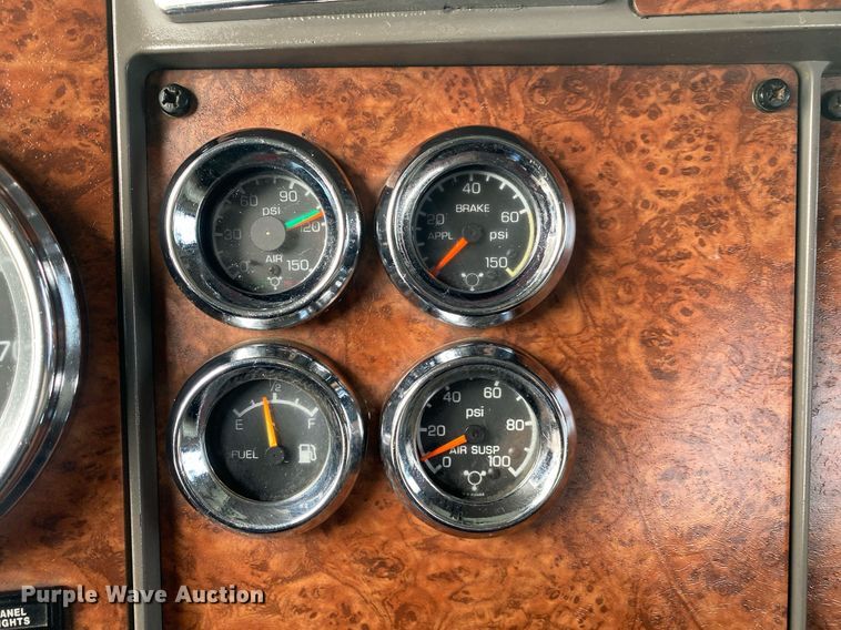 image for item KB9447 2003 Kenworth T800 semi truck