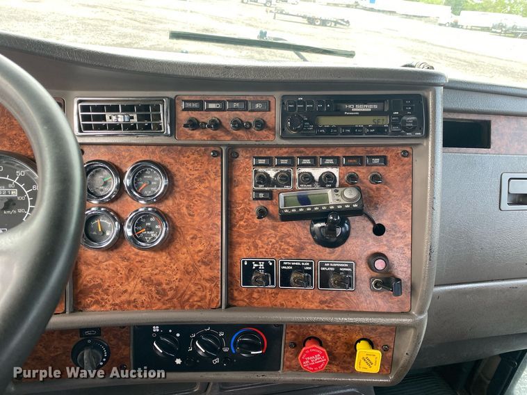 image for item KB9447 2003 Kenworth T800 semi truck