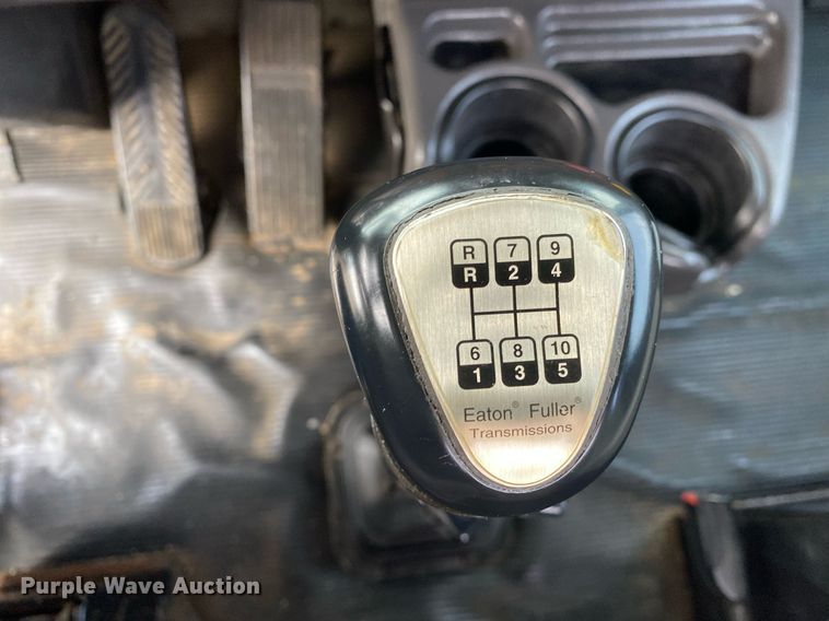 image for item KB9447 2003 Kenworth T800 semi truck