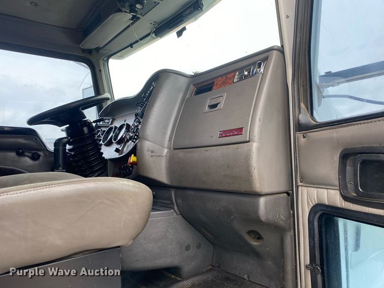 image for item KB9447 2003 Kenworth T800 semi truck