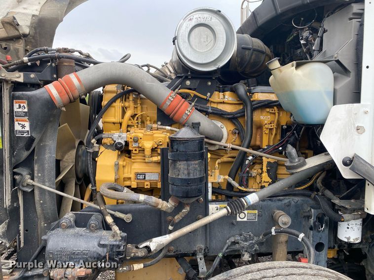 image for item KB9447 2003 Kenworth T800 semi truck