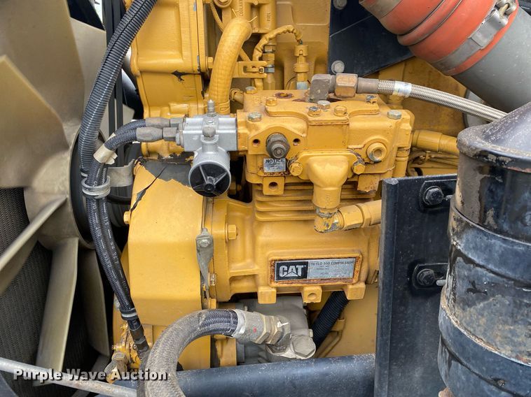 image for item KB9447 2003 Kenworth T800 semi truck