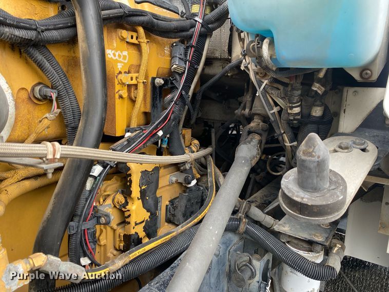 image for item KB9447 2003 Kenworth T800 semi truck