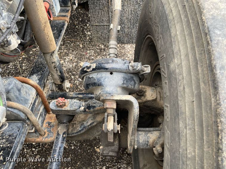 image for item KB9447 2003 Kenworth T800 semi truck