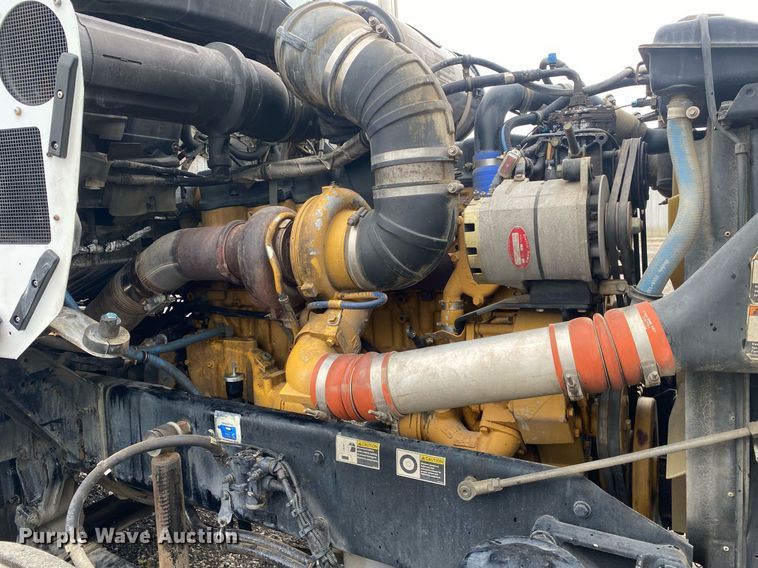 image for item KB9447 2003 Kenworth T800 semi truck