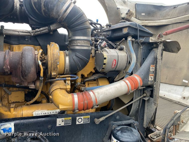 image for item KB9447 2003 Kenworth T800 semi truck