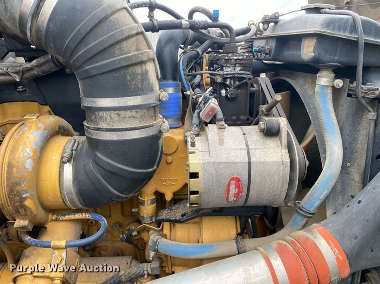 image for item KB9447 2003 Kenworth T800 semi truck