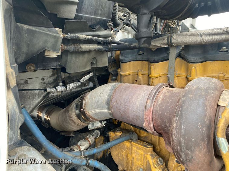 image for item KB9447 2003 Kenworth T800 semi truck