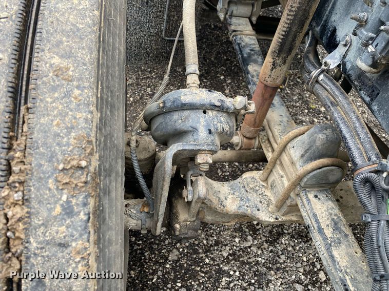 image for item KB9447 2003 Kenworth T800 semi truck