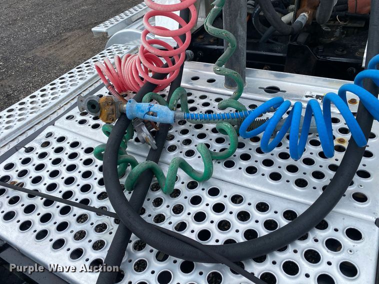 image for item KB9447 2003 Kenworth T800 semi truck