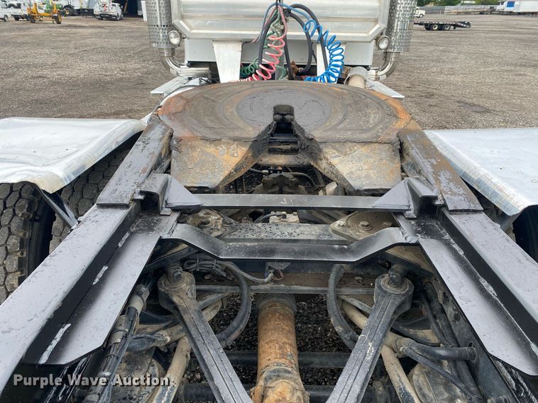 image for item KB9447 2003 Kenworth T800 semi truck