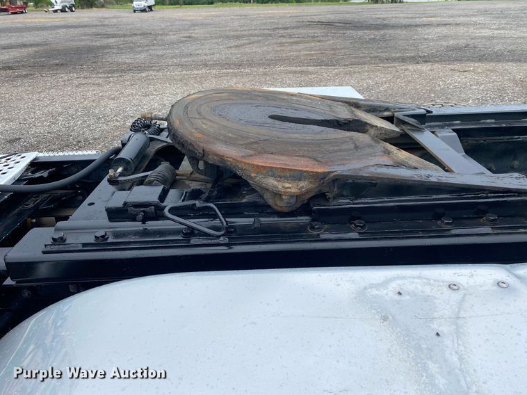 image for item KB9447 2003 Kenworth T800 semi truck