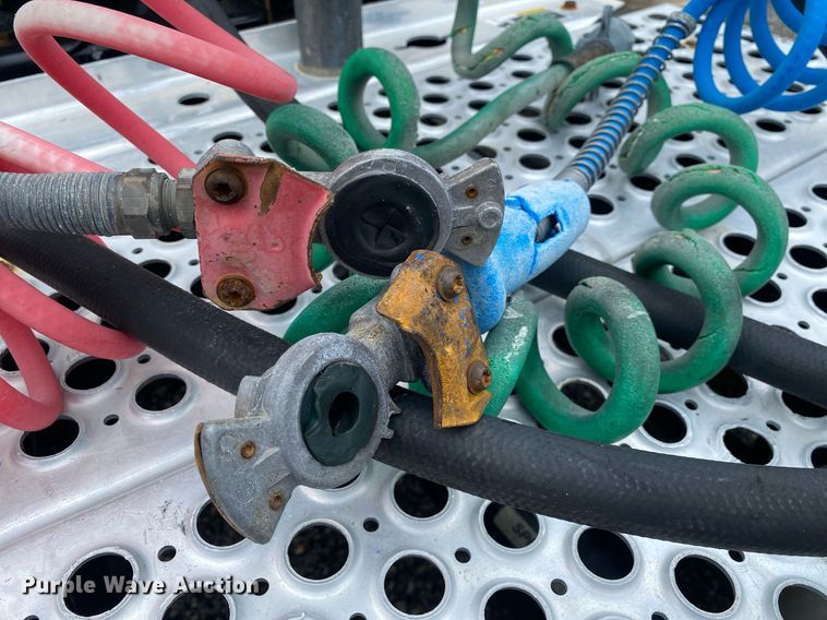 image for item KB9447 2003 Kenworth T800 semi truck