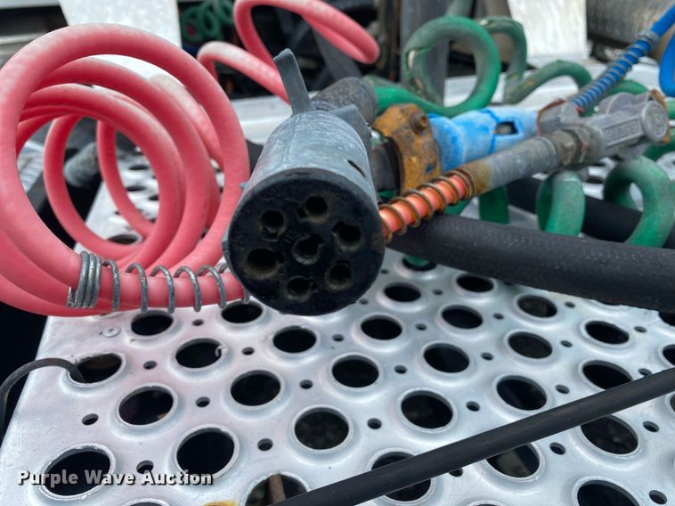 image for item KB9447 2003 Kenworth T800 semi truck