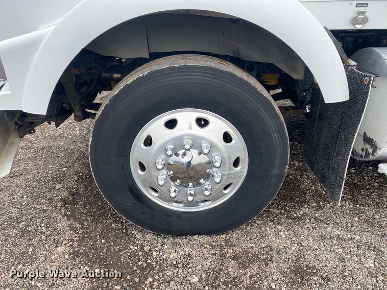 image for item KB9447 2003 Kenworth T800 semi truck