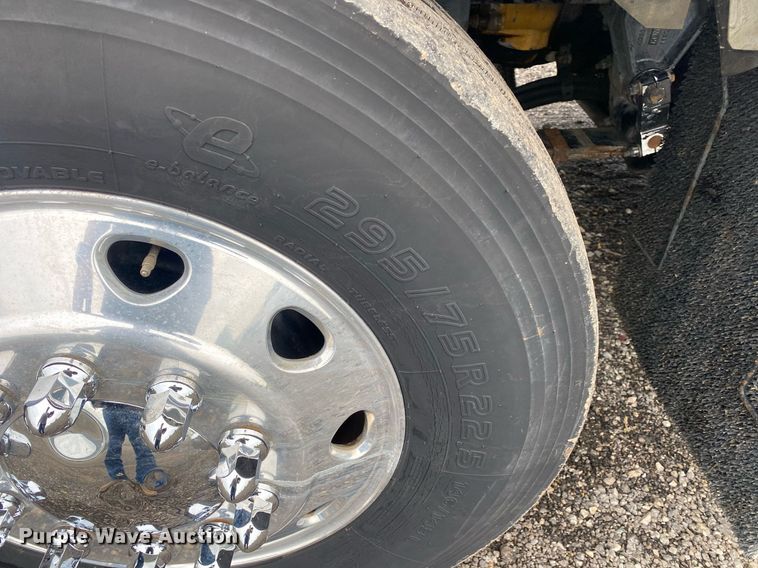 image for item KB9447 2003 Kenworth T800 semi truck