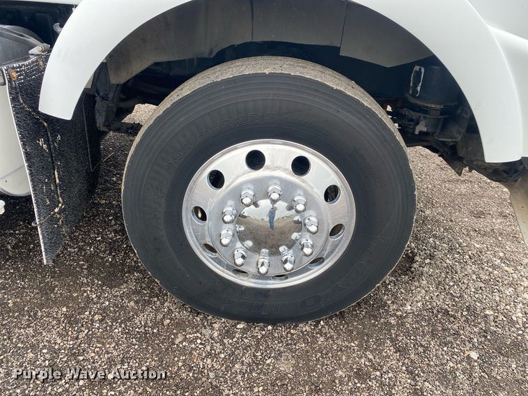 image for item KB9447 2003 Kenworth T800 semi truck