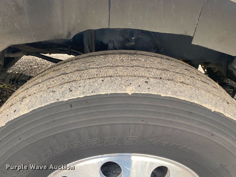 image for item KB9447 2003 Kenworth T800 semi truck