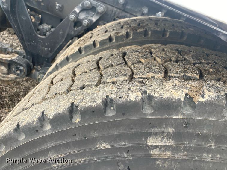 image for item KB9447 2003 Kenworth T800 semi truck