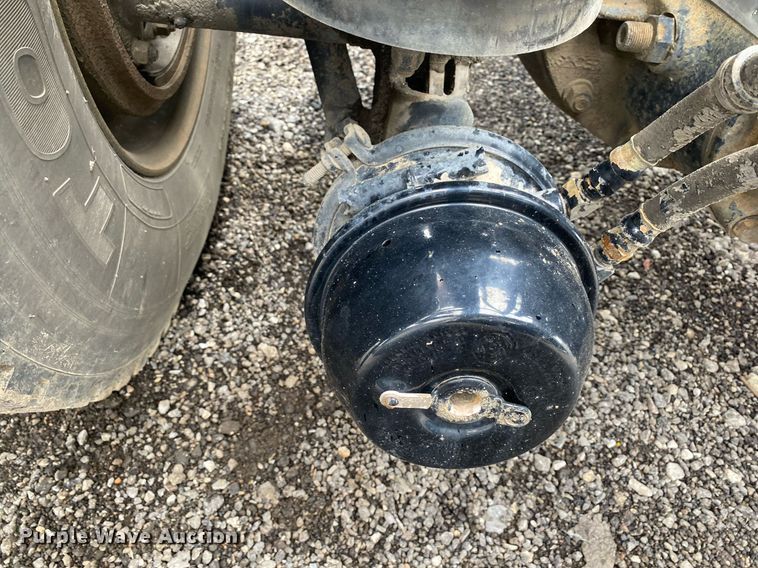 image for item KB9447 2003 Kenworth T800 semi truck