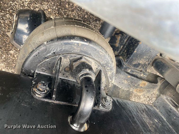 image for item KB9447 2003 Kenworth T800 semi truck