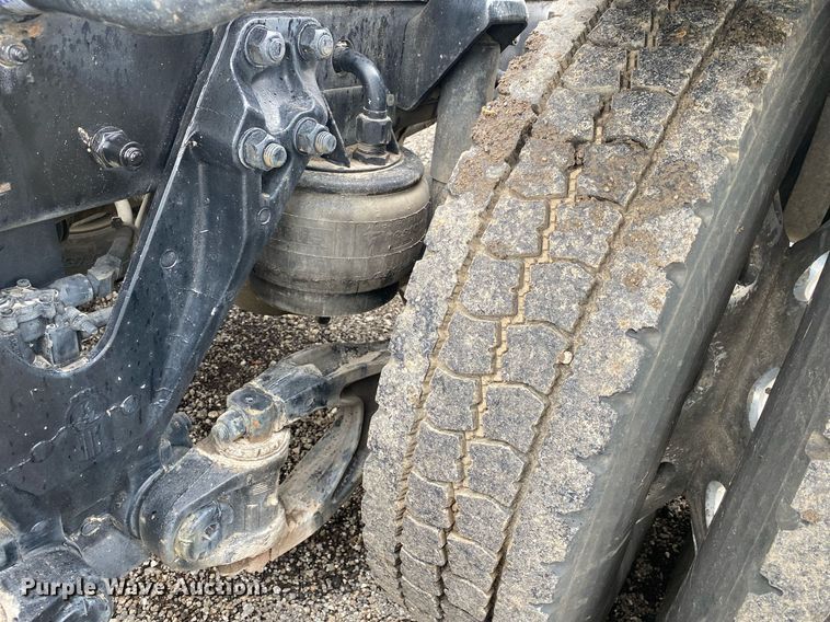 image for item KB9447 2003 Kenworth T800 semi truck