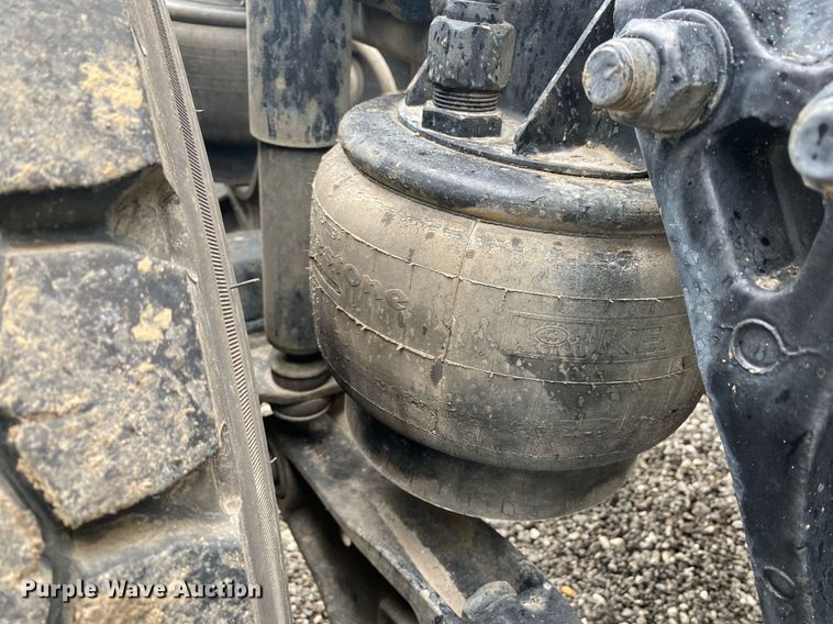 image for item KB9447 2003 Kenworth T800 semi truck