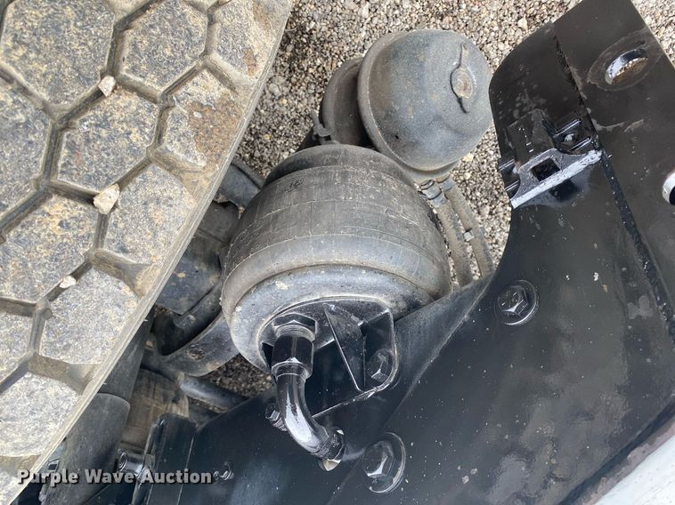 image for item KB9447 2003 Kenworth T800 semi truck