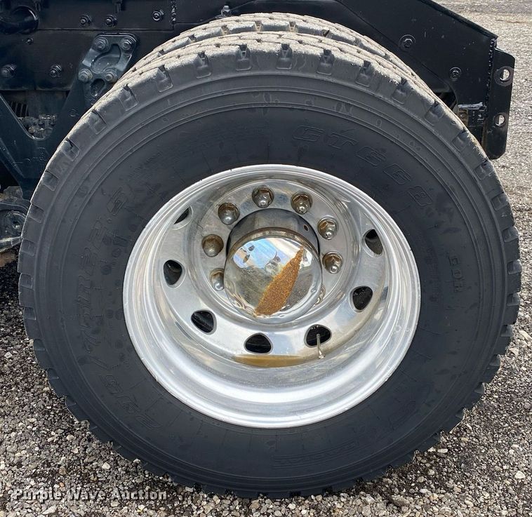 image for item KB9447 2003 Kenworth T800 semi truck