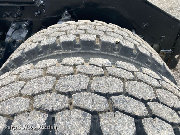 image for item KB9447 2003 Kenworth T800 semi truck