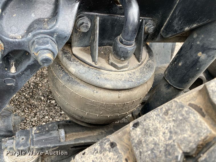 image for item KB9447 2003 Kenworth T800 semi truck