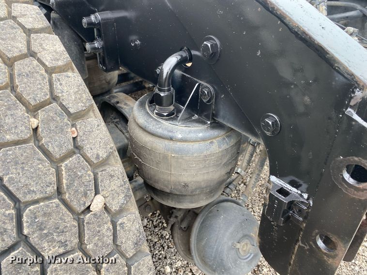 image for item KB9447 2003 Kenworth T800 semi truck