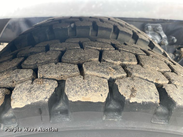 image for item KB9447 2003 Kenworth T800 semi truck