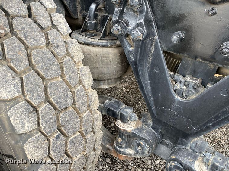 image for item KB9447 2003 Kenworth T800 semi truck