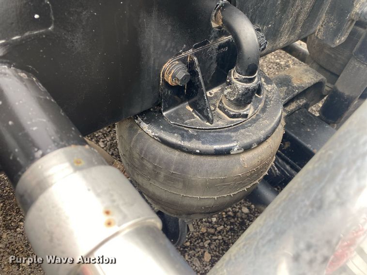 image for item KB9447 2003 Kenworth T800 semi truck