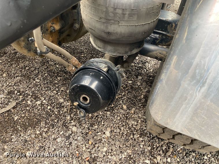 image for item KB9447 2003 Kenworth T800 semi truck