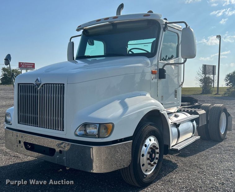 image for item KW9063 2006 International 9200i  semi truck