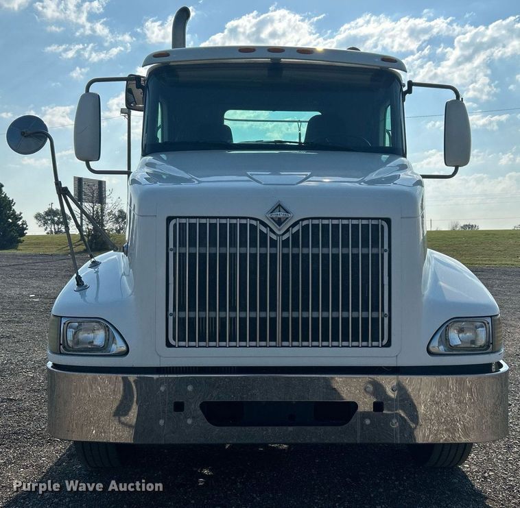 image for item KW9063 2006 International 9200i  semi truck