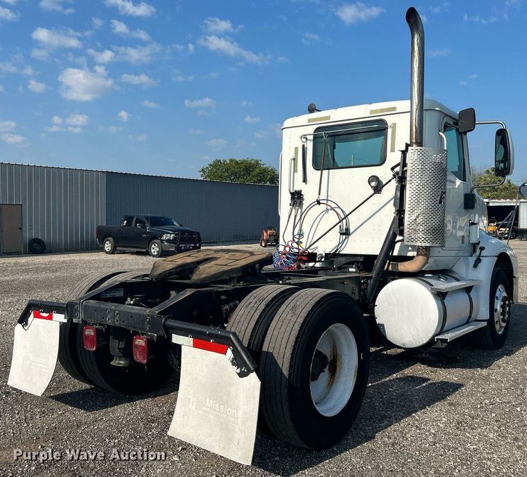 image for item KW9063 2006 International 9200i  semi truck