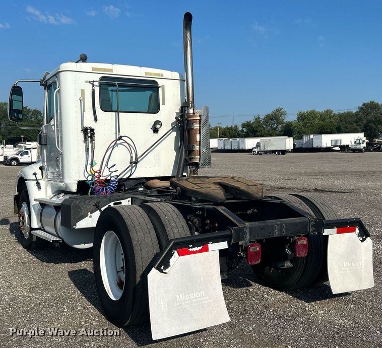 image for item KW9063 2006 International 9200i  semi truck
