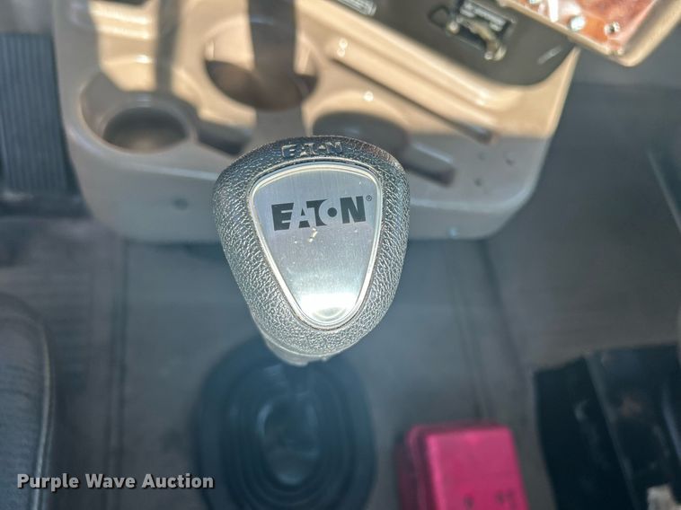 image for item KW9063 2006 International 9200i  semi truck