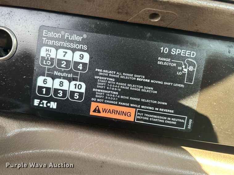 image for item KW9063 2006 International 9200i  semi truck