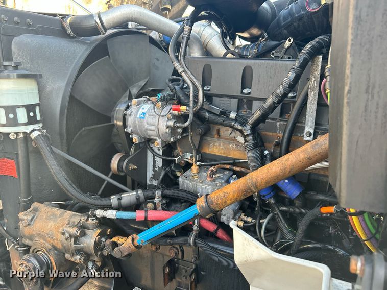 image for item KW9063 2006 International 9200i  semi truck